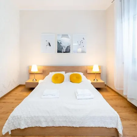 Jozefina - Mini & Family Fun *